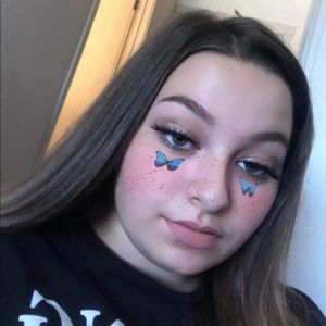 Meet your Posher, Claire